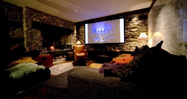 Chalet Himalaya Living Room Projector Screen