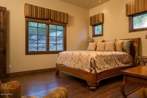 1.10 acre luxury home in Paradise Valley, Arizona-23
