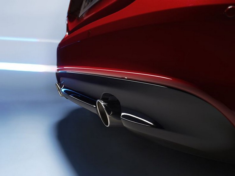 2016 Jaguar XE S pipes