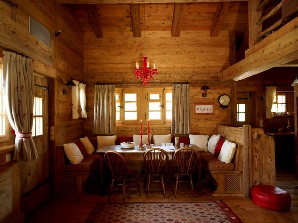Chalet Le Ti Dining Area