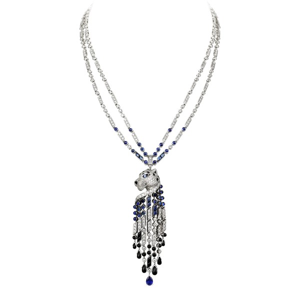 Platinum 950 ‰ diamond-paved necklace, onyx nose, sapphires eyes, sapphires and onyx tassels, sapphires and onyx drops. Length of the chain : 45.5 cm. Motif dimensions: 90 mm heigth,22 cm width.