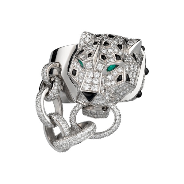 Ring in 18K white gold with panther head motif, head paved with diamonds, onyx nose, spots and cones, emerald eyes.