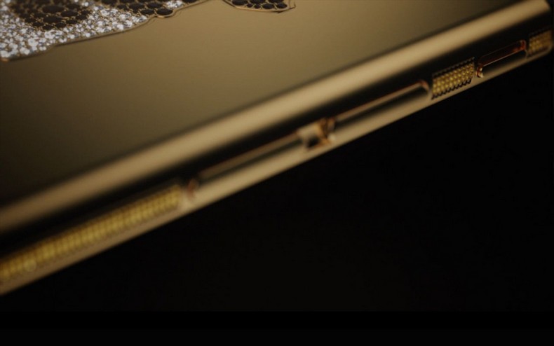 MANA SKULL is the world's 1st and only brand to offer 18K solid gold iPhone
