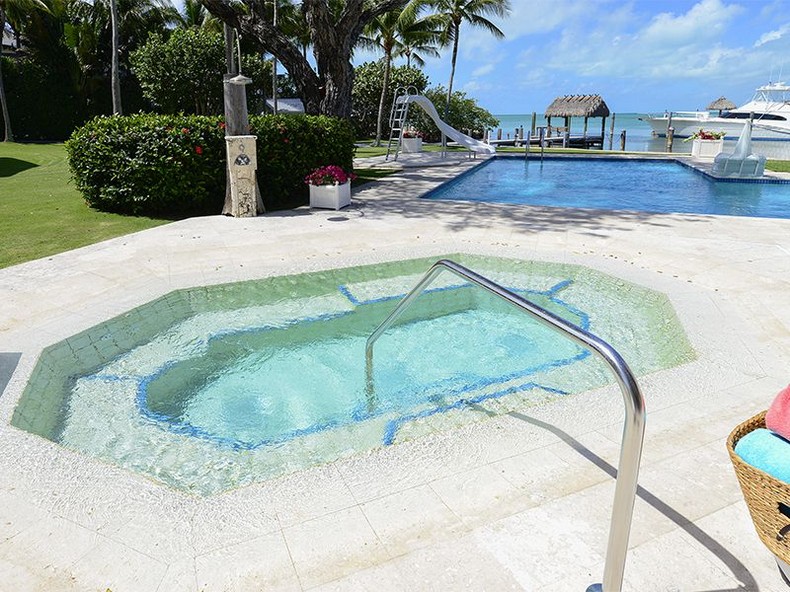 Luxury seafront villa with swimming pool in Islamorada, Florida photo 2