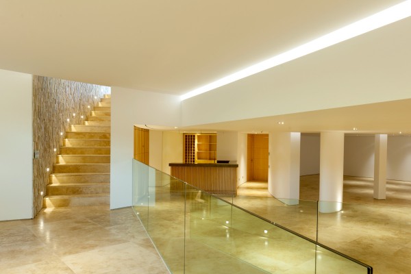 Posh Portuguese Residence With Beautiful Lake Views 13-Modern-staircase-600x400