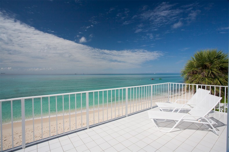Villa Rosa in Seven Mile Beach, Cayman Islands 24