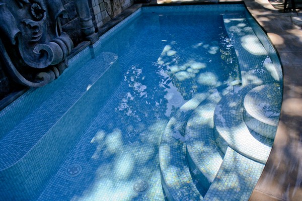luxury-glass-tile-mosaic-pool-design-ideas-nj